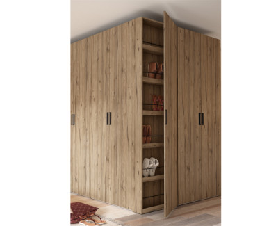 Kleiderschrank mit 7 Flügeltüren