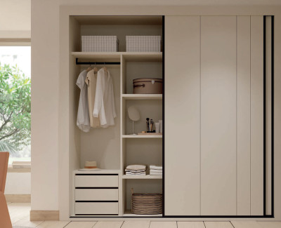 Kleiderschrank mit 2 Schiebetüren